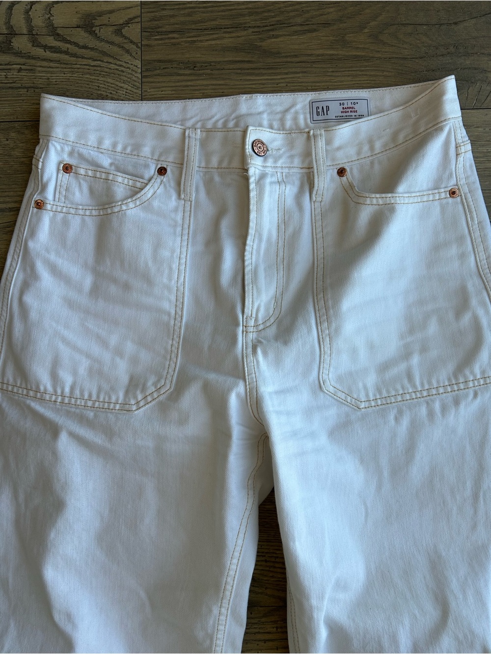 GAP Women’s White Relaxed Straight Jeans - Picture 4 of 10